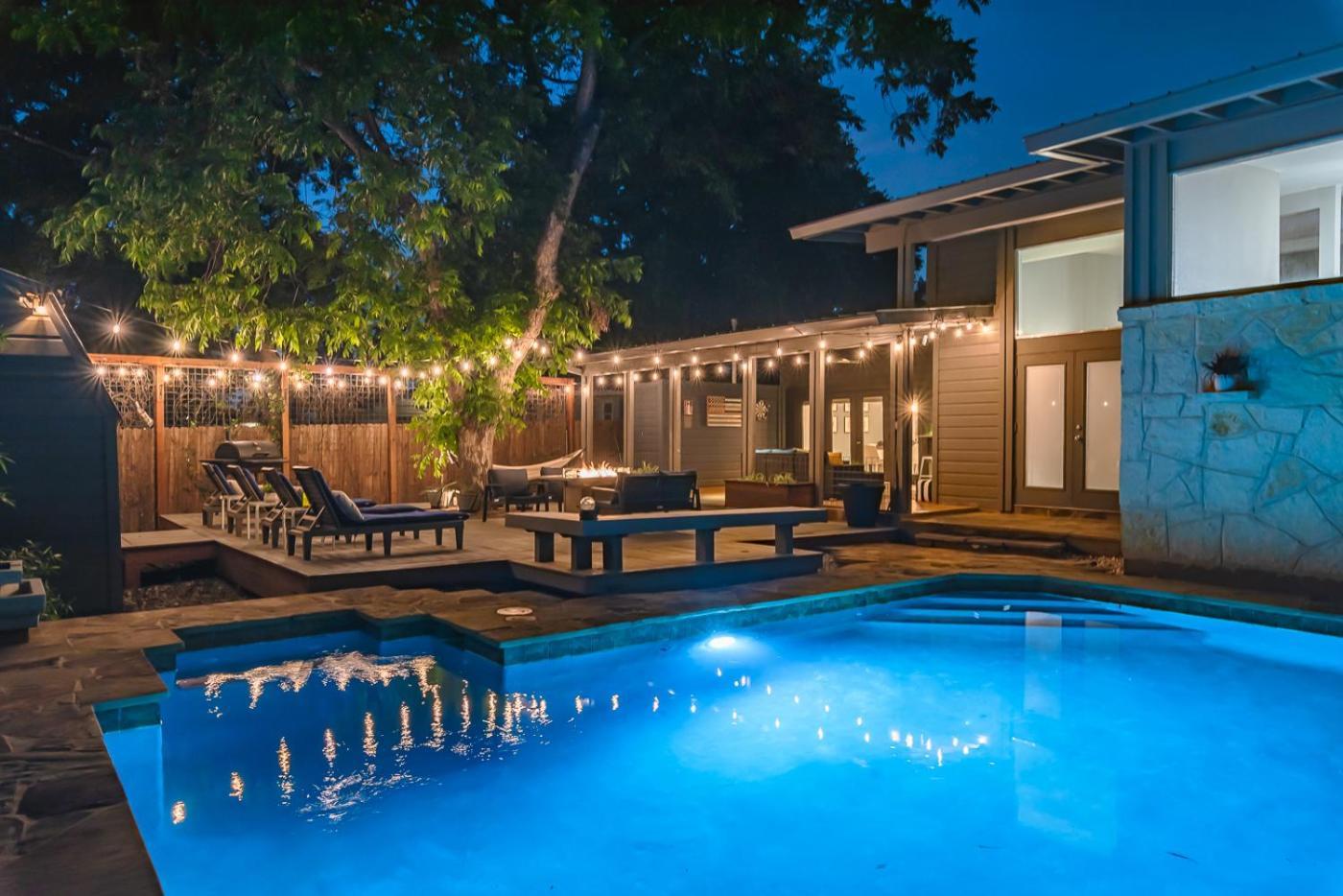 Serene Pool & Firepit In Stunning Home By Airport San Antonio Eksteriør billede